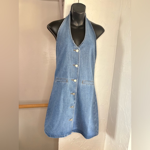 Sincerly Jules Dresses & Skirts - Sincerely Jules NWT Light Blue Denim Halter backless Mini Dress sz M button down